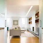 Amazing 2-Bed Flat With Roof Top Terrace